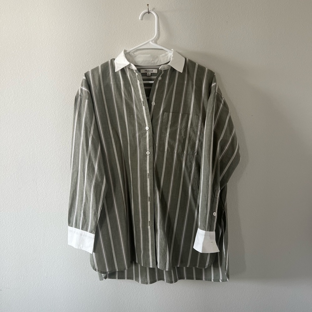 The Oversized Straight Hem Shirt in Stripe Signature Poplin Never worn XS